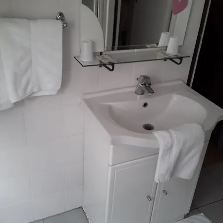 布鲁塞尔酒店 2* 巴黎